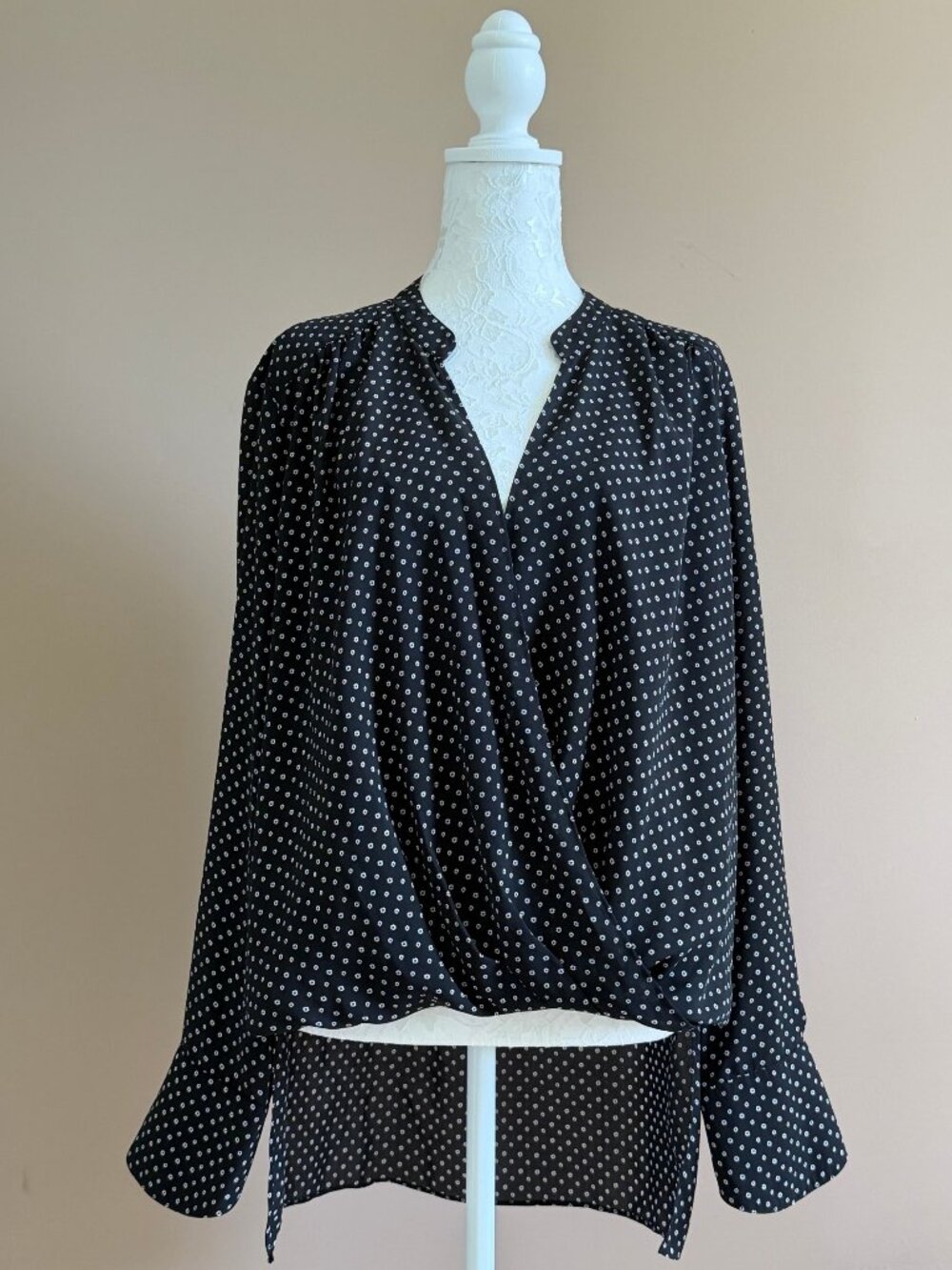 BCBGMAXAZRIA black blouse Size L